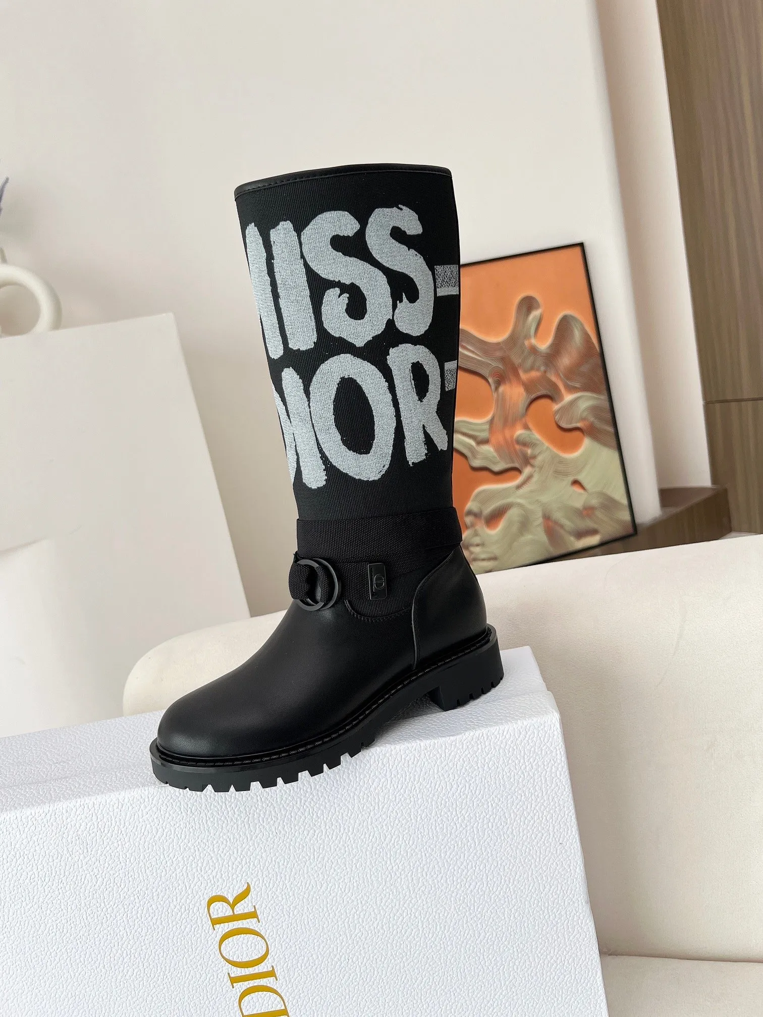 👟👟Ex-factory price 600💯💯2024 Dior new autumn and winter products🌹Fashion and trends coexist. Imported original fabrics are customized one to one. Female 35-41 Fabric: Imported cowhide Lining: Sheep lining Outsole: Original molded rubber outsole